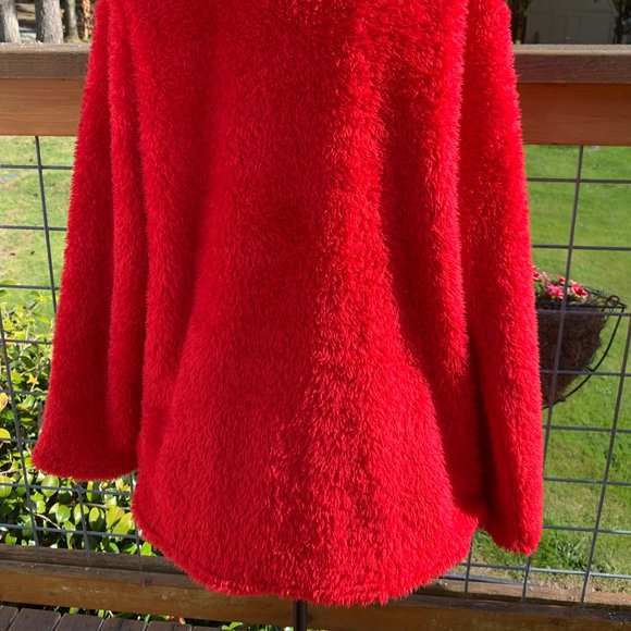 Secret Treasures Women's sz Medium Red Fuzzy Pullover with Polar Bear - Picture 5 of 6